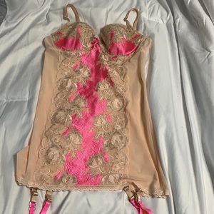 Victoria’s Secret Garter Slip (NWOT)